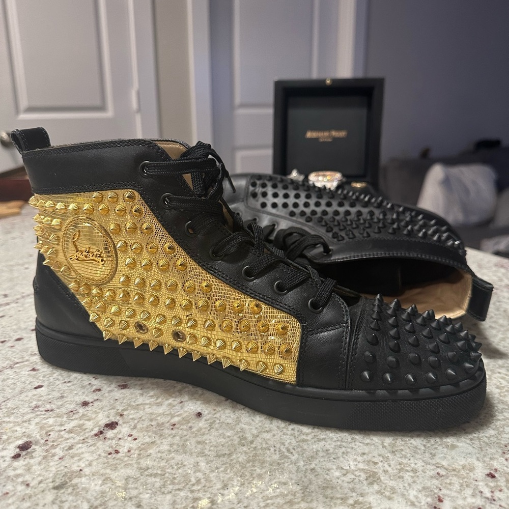 Christian Louboutin - High-top sneakers - Veau velours and spikes